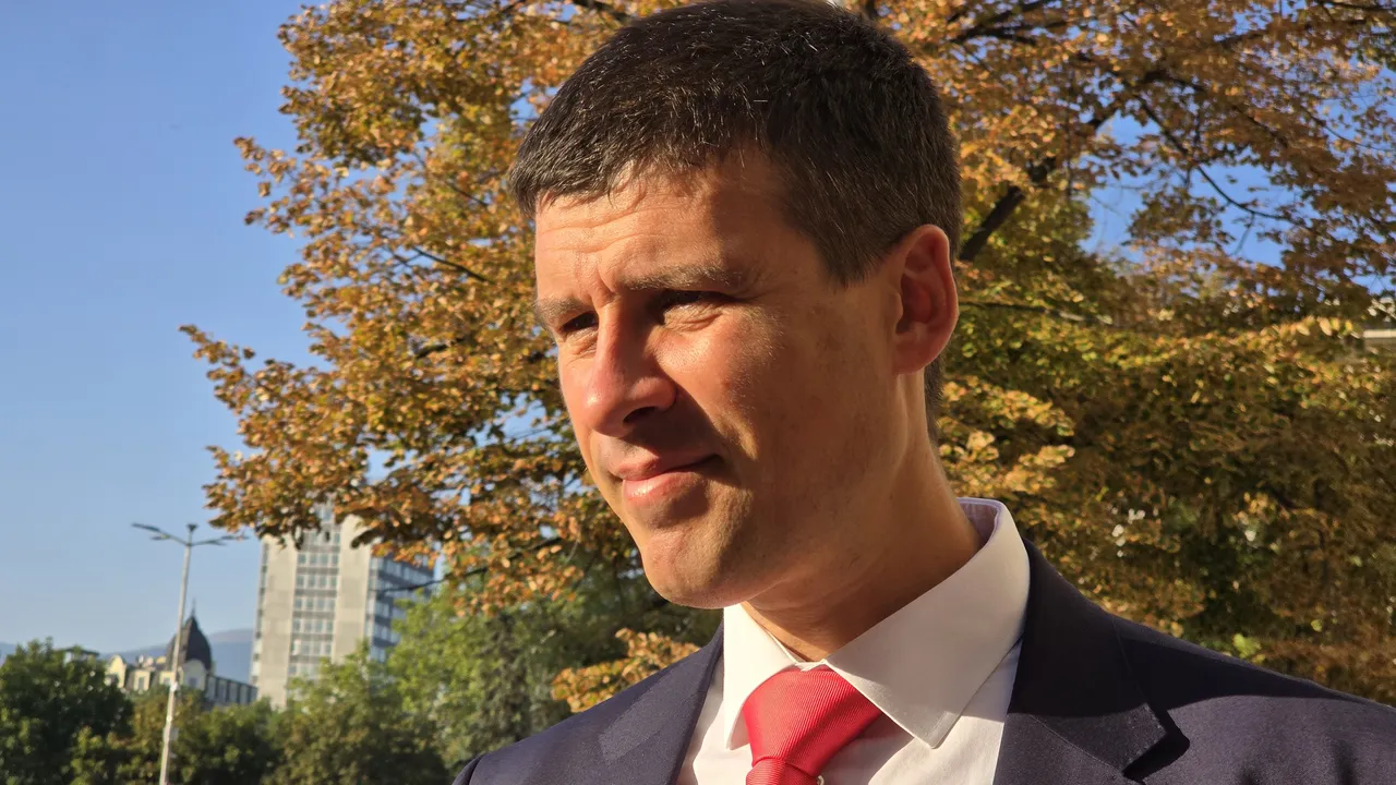 Ивелин Михайлов: Така наречената опозиция работи в синхрон с ГЕРБ и ДПС