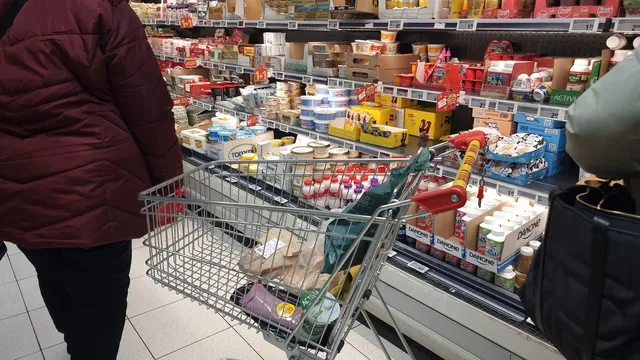 Топлото време леко понижило цените на стоките в малката потребителска кошница