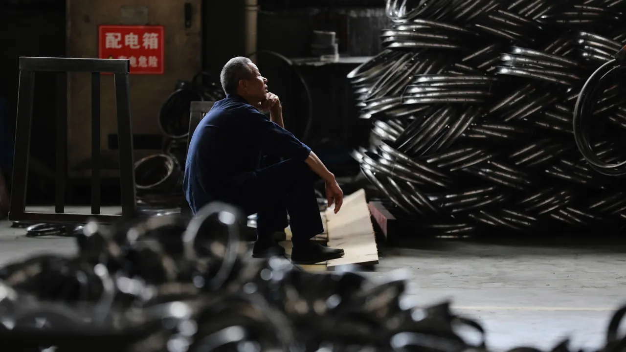 Китайските пазари прикриват крехка икономика и социално недоволство