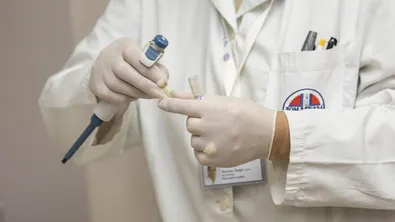 Фиксират минималните заплати за лекарите и сестрите в болниците