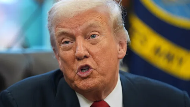 "Да му се подмажем или да му се противопоставим?"