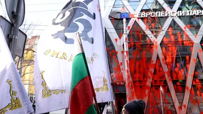 „Възраждане“ и симпатизанти отново в съда за щурма над ЕК