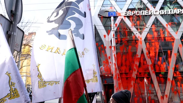 „Възраждане“ и симпатизанти отново в съда за щурма над ЕК