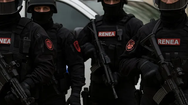 Двама арестувани при антитерористична операция в Албания, конфискувани са оръжия, боеприпаси и знамена на ИДИЛ