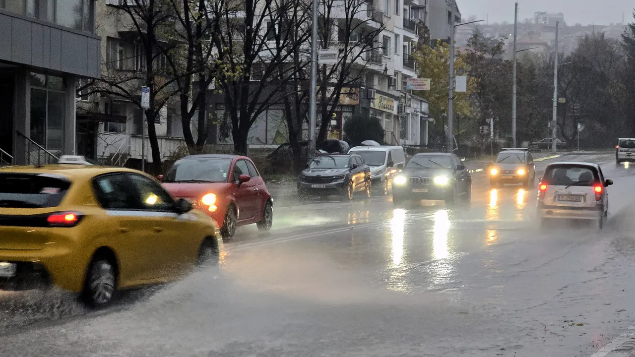 Облаци, дъжд и гръмотевици ни очакват утре
