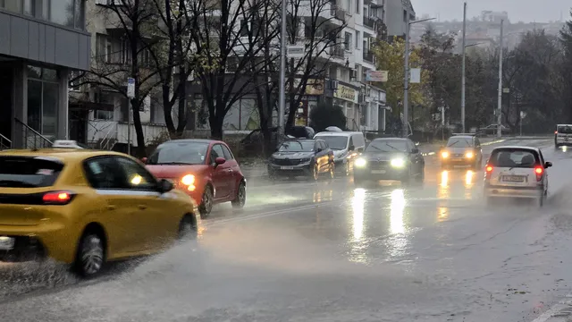 Облаци, дъжд и гръмотевици ни очакват утре