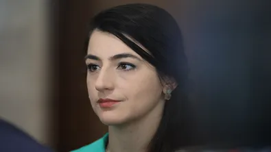 Лена Бориславова блокира автомобил на жандармерията