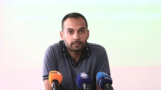 Журналистът, нападнат от Радостин Василев: Удари ме по ръката, взе ми телефона, хвърли го и ми счупи камерата