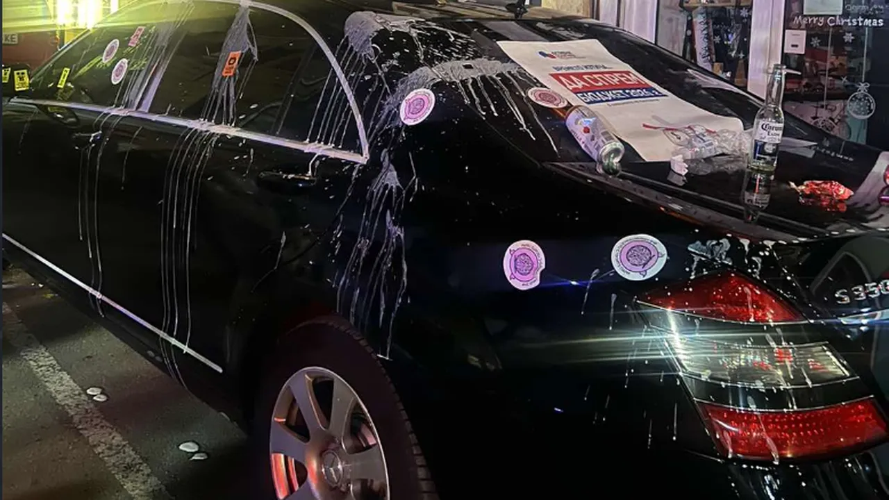 Как изглежда колата на НСО, с която министърът на икономиката се опитал да избяга