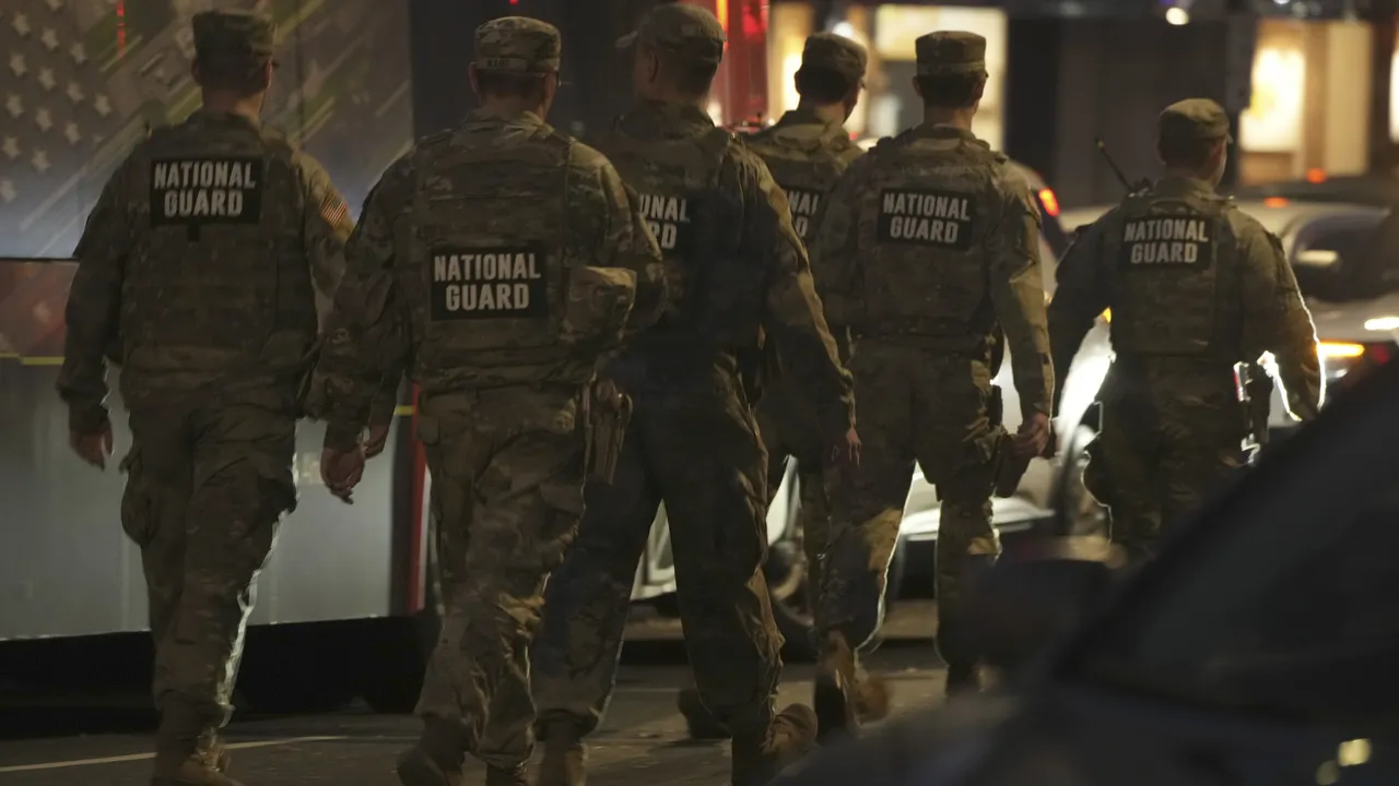 Афганистанец задържан за стрелбата срещу двама гвардейци в САЩ