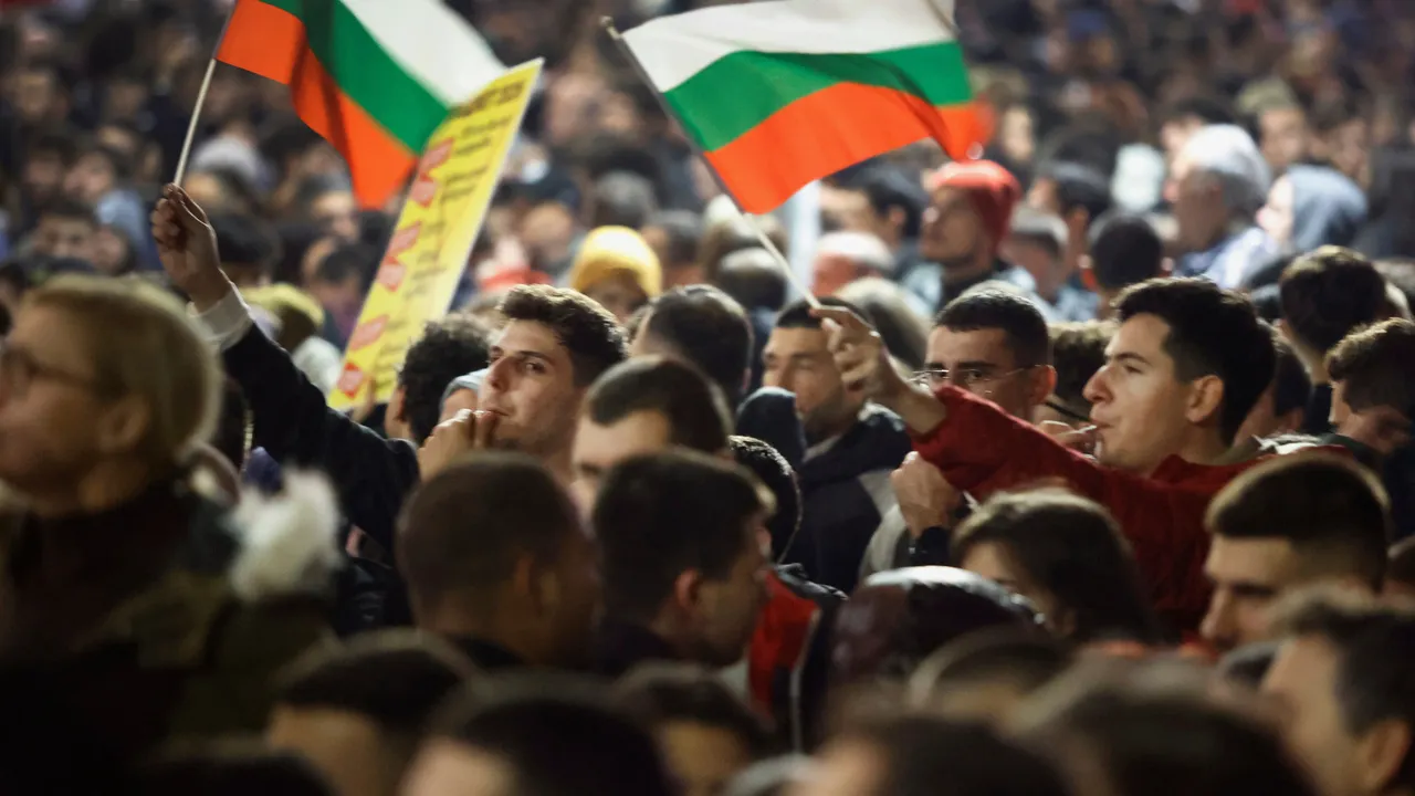 АП: Хиляди българи излязоха на протест срещу бюджета с повишени данъци