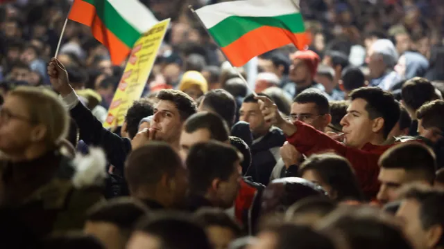 АП: Хиляди българи излязоха на протест срещу бюджета с повишени данъци