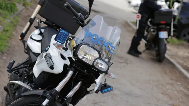 Разследват чужденец за насилие над български полицай