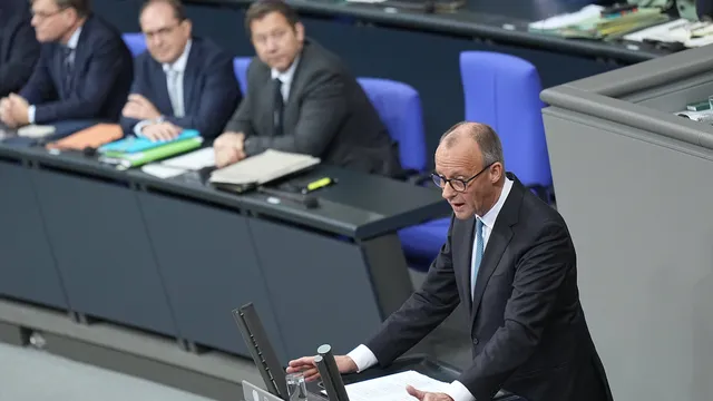 Мерц: Най-добрата гаранция за сигурност е "екипирана украинска армия"