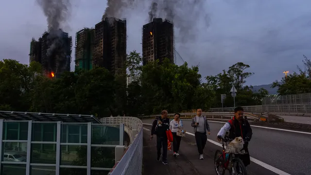 Арестуваха шефове на строителна компания заради пожара в Хонконг