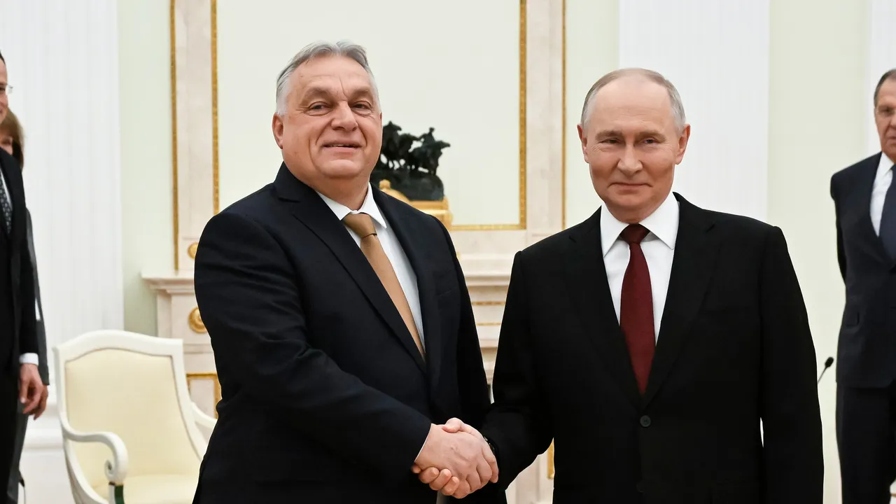 Путин лично изпрати Орбан на излизане от Кремъл след среща, продължила близо четири часа