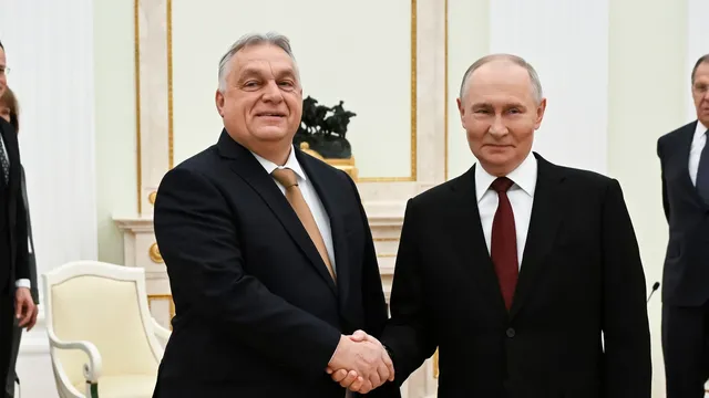 Путин лично изпрати Орбан на излизане от Кремъл след среща, продължила близо четири часа