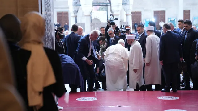 Папа Лъв XIV посети  „Синята джамия“