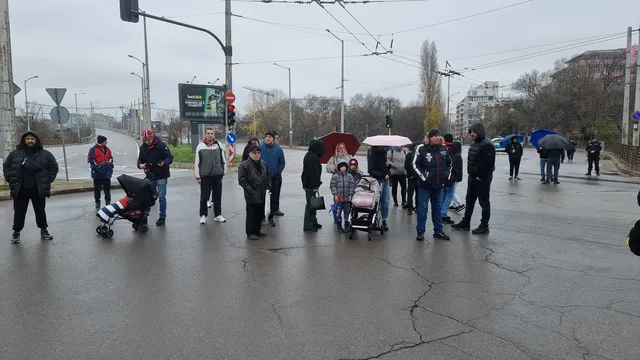 Протестиращи затвориха моста „Чавдар“ в битка срещу зоните