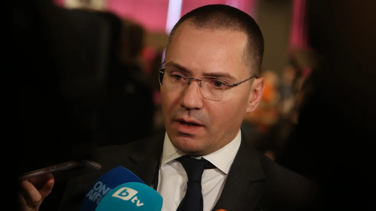 Ангел Джамбазки: РСМ не напредва в евроинтеграцията си не защото не иска, а защото Белград не ѝ дава