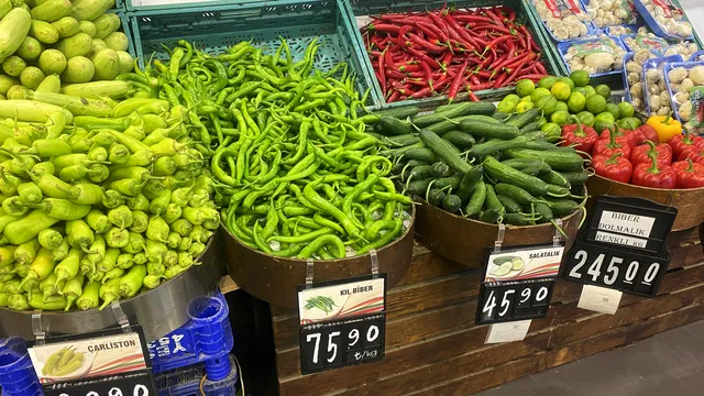 ДКСБТ: Поскъпване на зеленчуци, спад при основни плодове