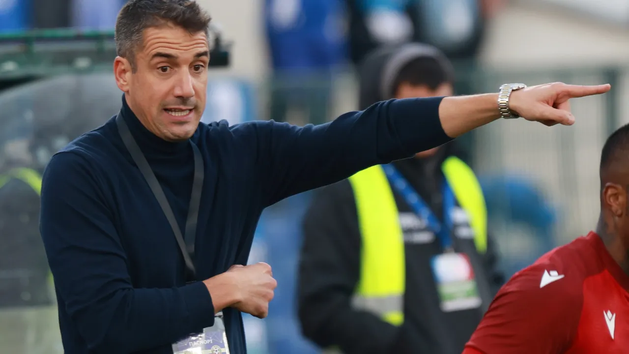 Хулио Веласкес обяви групата на Левски за мача със Септември