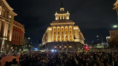 "Няма да позволим да ни излъжат": ПП-ДБ с протест тази вечер