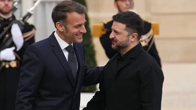 Има "трудни въпроси" за договаряне, сигнализира Зеленски във Франция