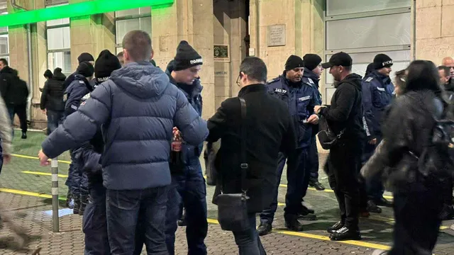 КПП проверява всеки, който иска да се присъедини към протеста в София (ВИДЕО)