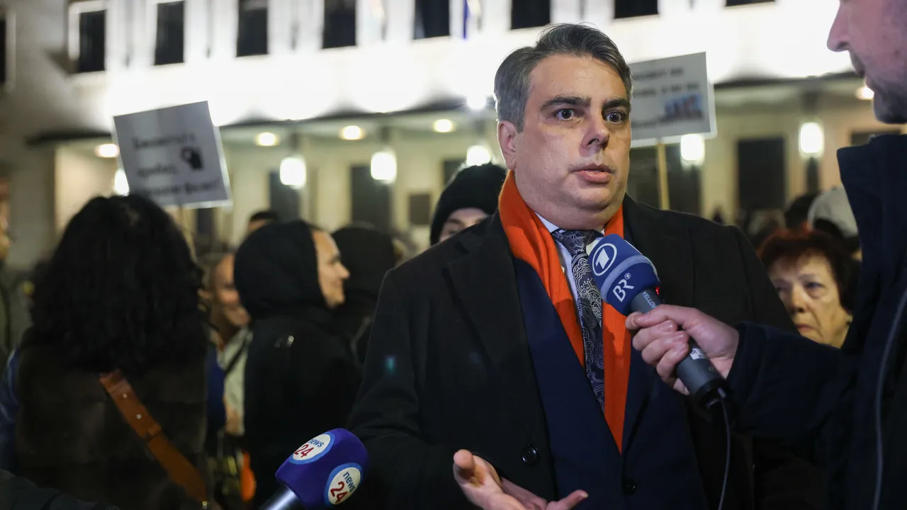 Асен Василев: Надявам се този пагубен за страната бюджет да бъде оттеглен и напълно преработен