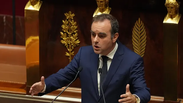 Премиерът на Франция поиска подготовката на спешен план за отбраната в случай на неодобрение на бюджета