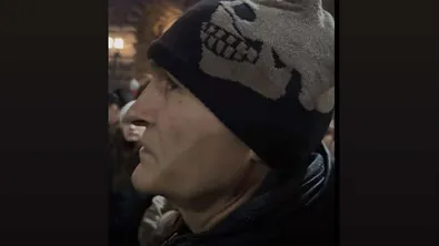 Този път дегизиран: Васил Божков отново на протеста (ВИДЕО)