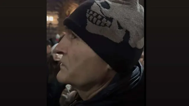 Този път дегизиран: Васил Божков отново на протеста (ВИДЕО)