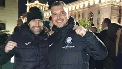Валери Божинов се появи на протеста: „Писна ми да гледам отстрани“