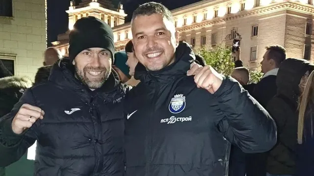 Валери Божинов се появи на протеста: „Писна ми да гледам отстрани“