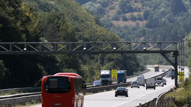 АПИ: Ограничава се движението на камиони по магистралите за Коледа и Нова година