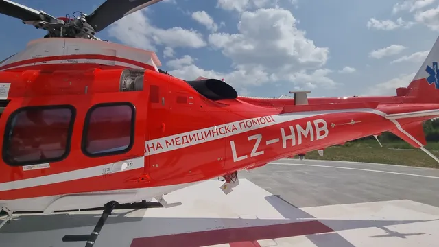 Медицински хеликоптер транспортира мъж до столична болница