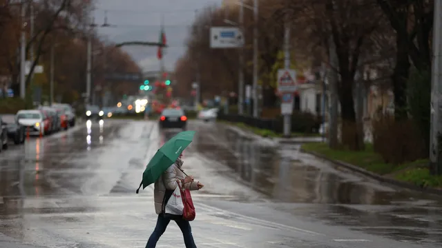 Валежи в Западна България, разкъсване на облачността в Източна