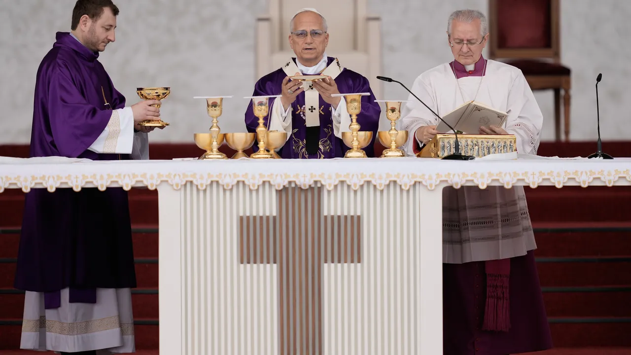 Папа Лъв XIV отслужи литургия пред 150 000 души в Ливан