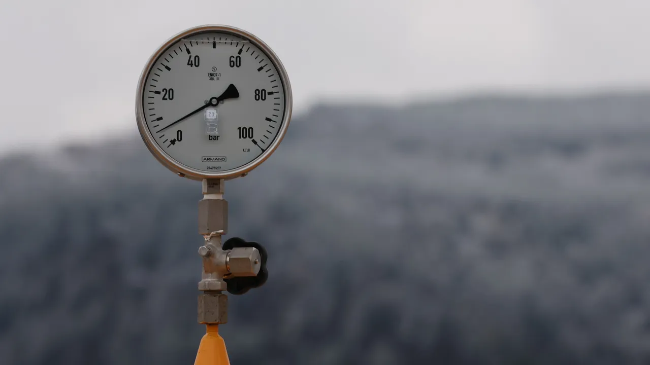 ЕС постигна предварително споразумение за спиране на руския газ