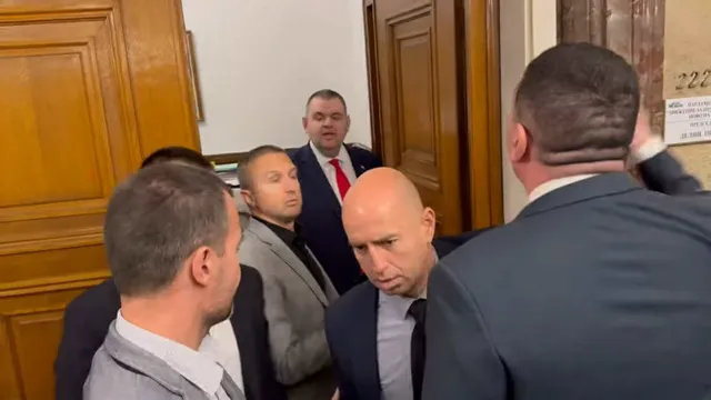 Скандал между Мирчев и Пеевски в парламента (ВИДЕО)
