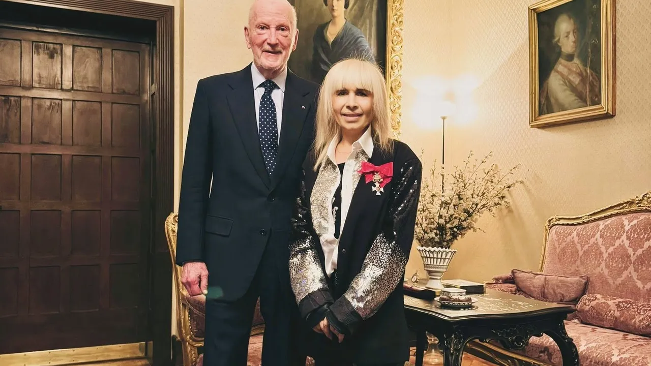 Лили Иванова получи орден от Симеон Сакскобургготски