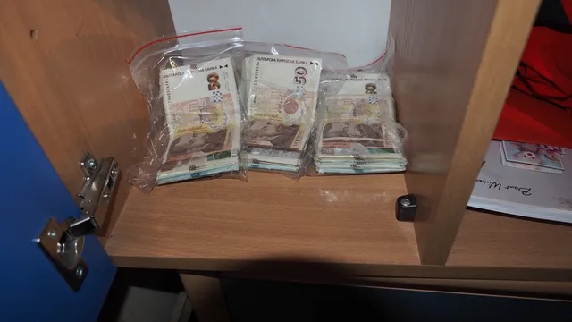 Мъжът с 31 000 лв. на протеста: Това са пари за наеми и заплати