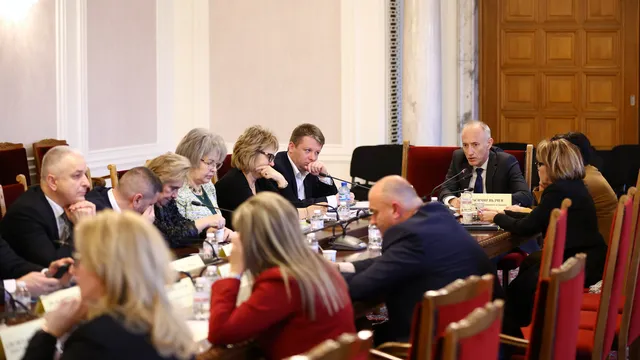 Красимир Вълчев за „Малко българско училище“: Ще намерим решение