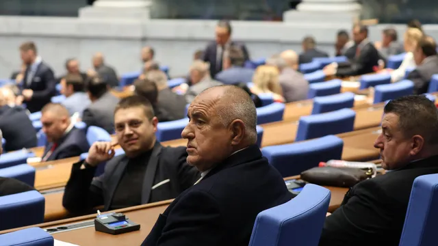 Изслушват Даниел Митов в парламента за протестите