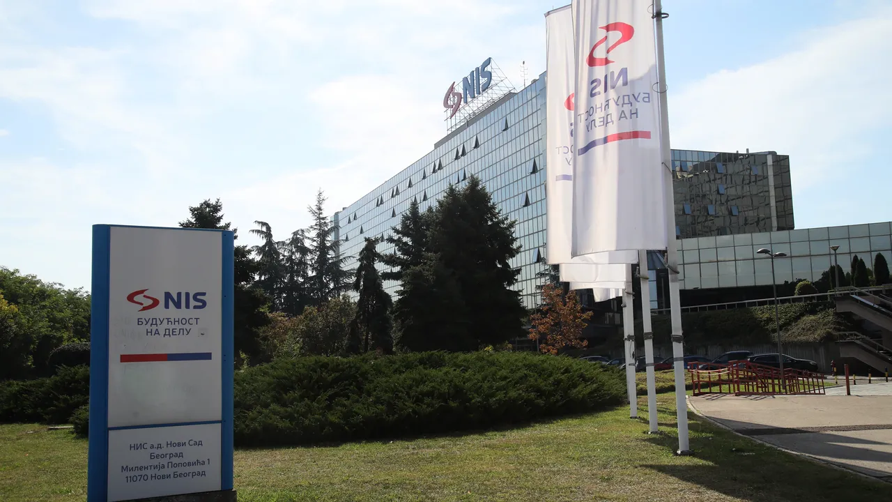 Сръбската петролна компания НИС извършва продажби на горива без прекъсване