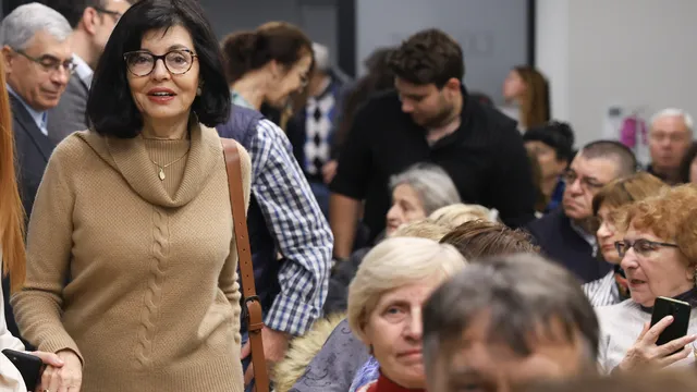 Меглена Кунева: С увеличаването на заплатите не се решават въпросите в образованието