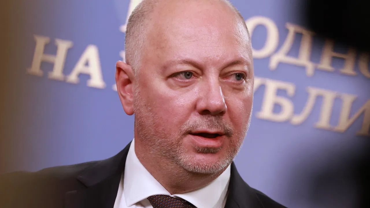 Желязков: Хипотезата за оставката ми е в Конституцията