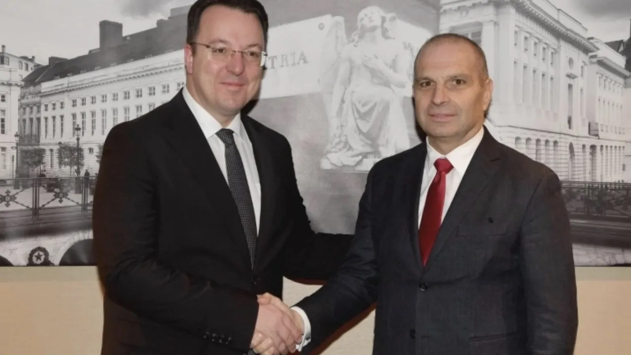 Вицепремиер на РСМ обвини българските медии в конспиративност — след това се снима с българския си колега