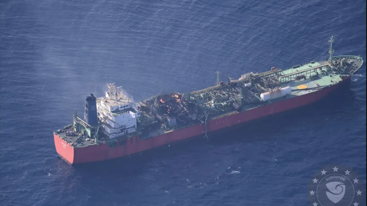 Товарен кораб е бил атакуван от пирати в тесен проток до Африка